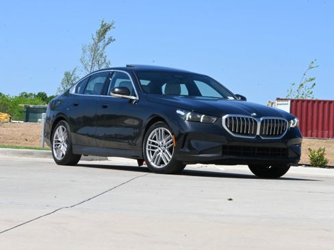 Certified 2024 BMW 530i w/ Convenience Package image 2