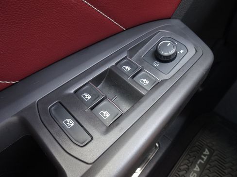 Used 2023 Volkswagen Atlas Cross Sport SEL Premium R-Line AWD/4WD image 28
