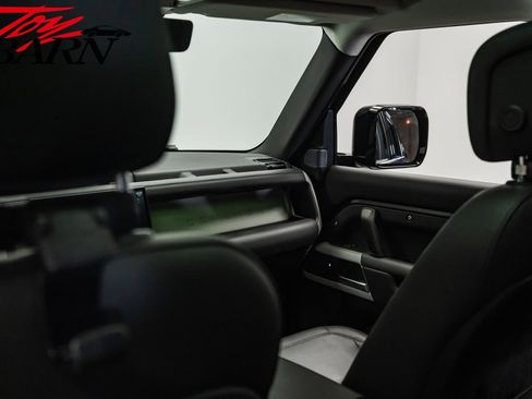 Used 2024 Land Rover Defender 110 SE image 42