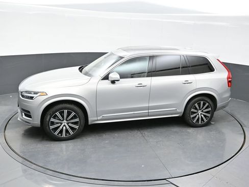 Used 2025 Volvo XC90 B5 Core AWD/4WD image 32