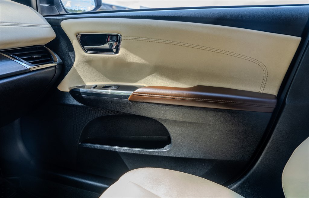 Used 2018 Toyota Avalon Touring w/ Carpet Mat Package FWD image 23