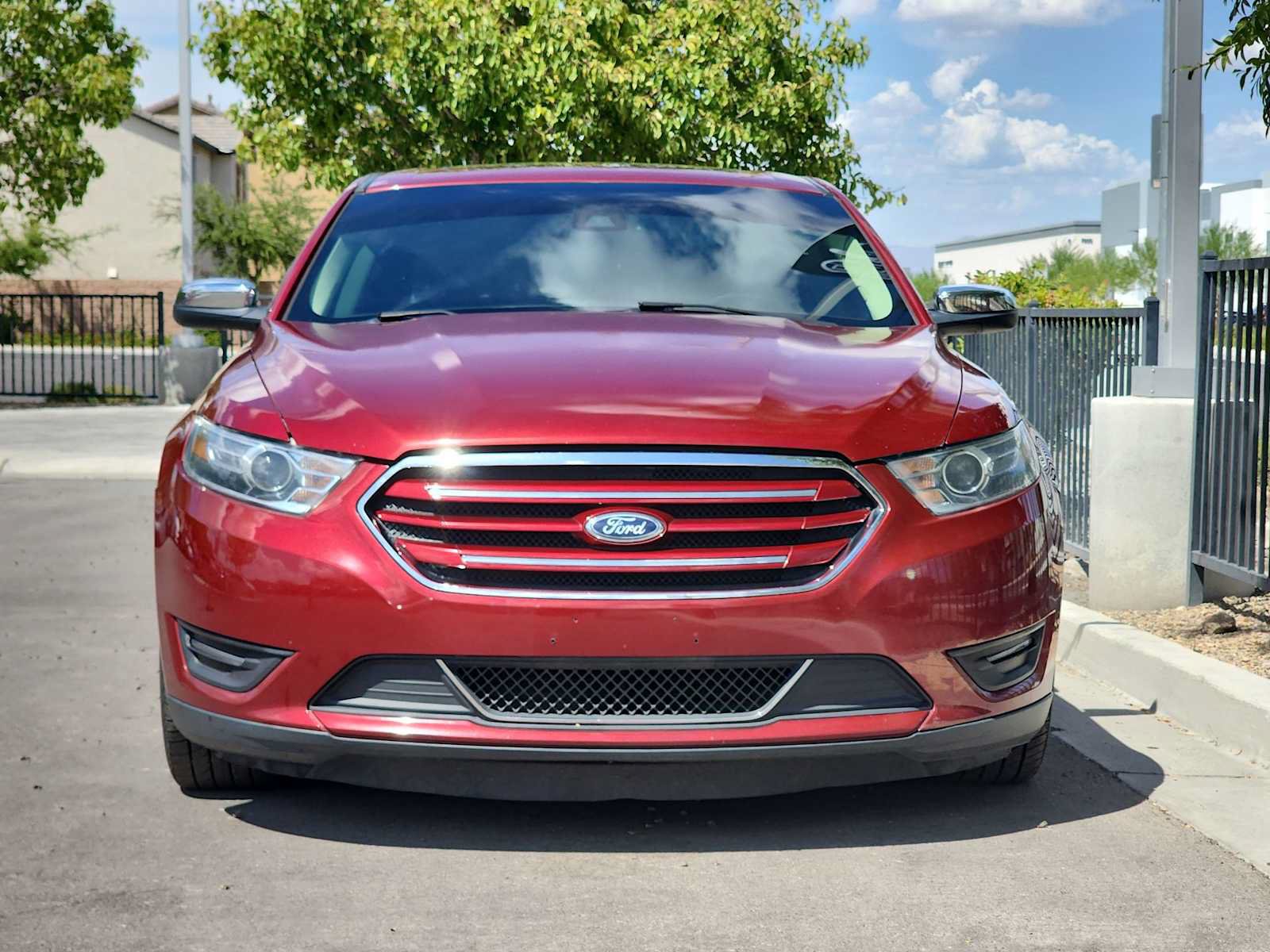 Used 2019 Ford Taurus Limited FWD image 3