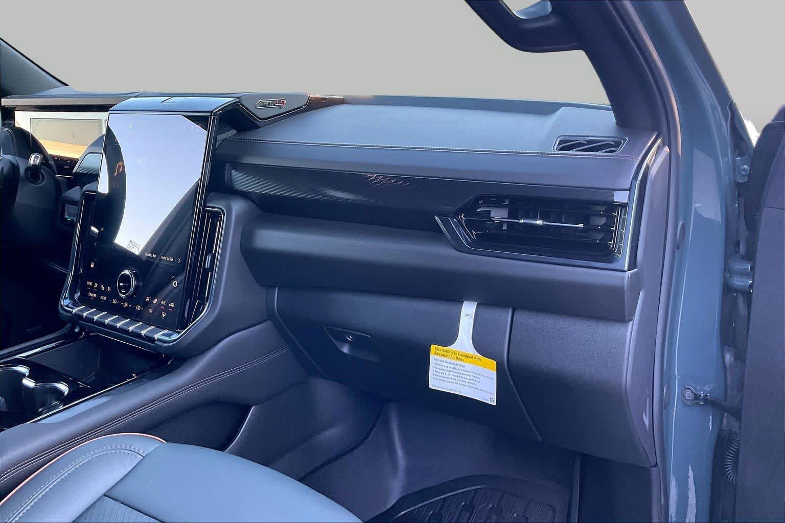 Used 2026 GMC Yukon XL AT4 w/ AT4 Premium Package AWD/4WD image 18
