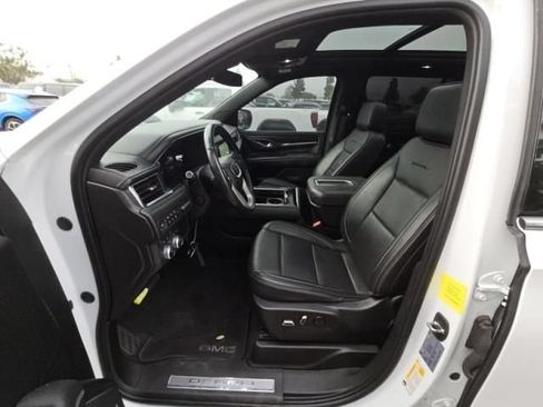 Used 2022 GMC Yukon Denali AWD/4WD image 2