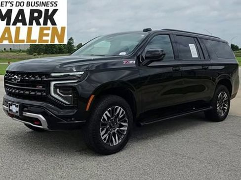 Used 2025 Chevrolet Suburban Z71 AWD/4WD image 4