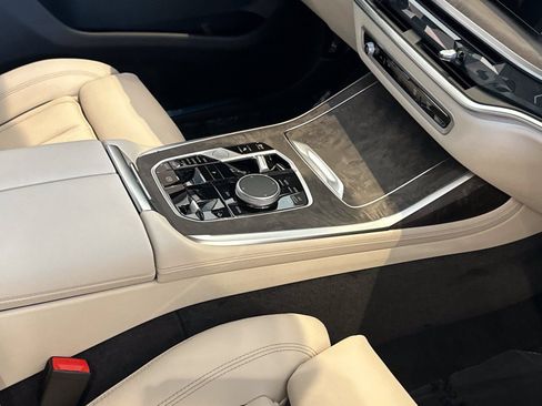 New 2027 BMW X7 xDrive40i w/ Premium Package AWD/4WD image 17