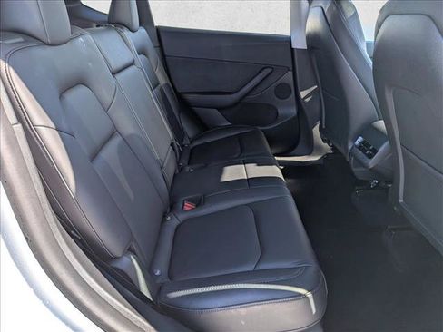 Used 2022 Tesla Model Y Long Range AWD/4WD image 19