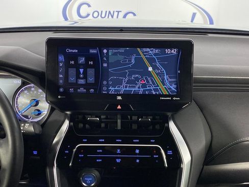 Certified 2021 Toyota Venza XLE w/ Softex Package image 14