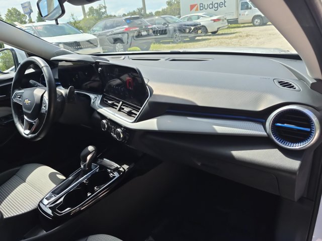Used 2025 Chevrolet Trax LT w/ LT Convenience Package FWD image 31