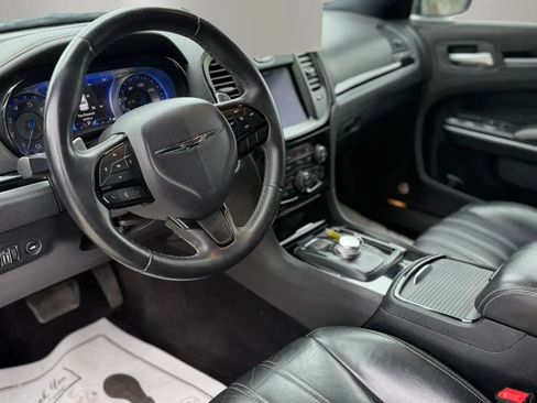 Used 2017 Chrysler 300 S w/ 300S Premium Group AWD/4WD image 10