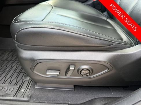 Used 2025 Jeep Grand Cherokee L Limited AWD/4WD image 24