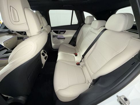 Used 2023 Mercedes-Benz GLC 300 4MATIC image 25