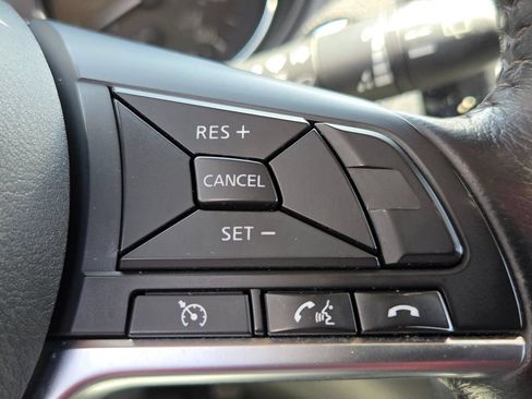 Used 2017 Nissan Rogue SL FWD image 19