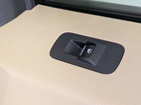 Used 2019 Ford F150 Lariat w/ Equipment Group 502A Luxury AWD/4WD image 38