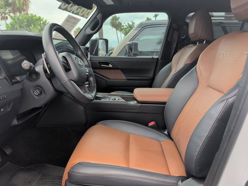 Certified 2024 Lexus GX 550 w/ Accessory Package (Z1) AWD/4WD image 11