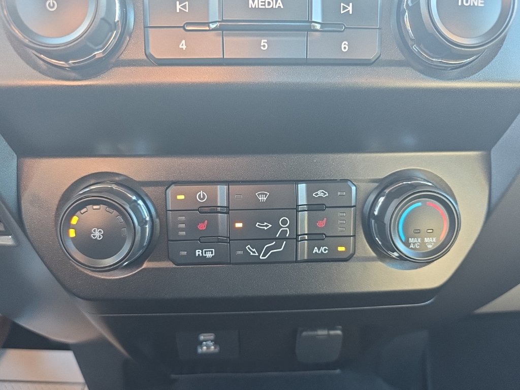 Used 2021 Ford F250 XLT w/ XLT Premium Package AWD/4WD image 38