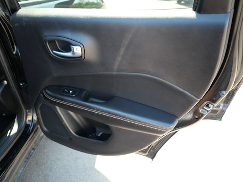 Used 2020 Jeep Compass Latitude AWD/4WD image 25