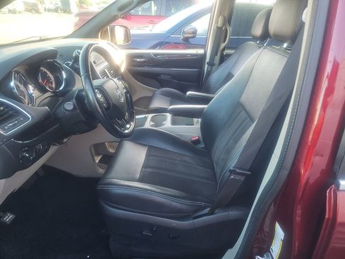 Used 2019 Dodge Grand Caravan SXT image 6
