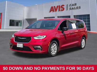 Used 2025 Chrysler Pacifica Select