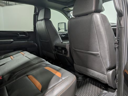 Used 2024 GMC Sierra 2500 AT4 w/ Technology Package image 20