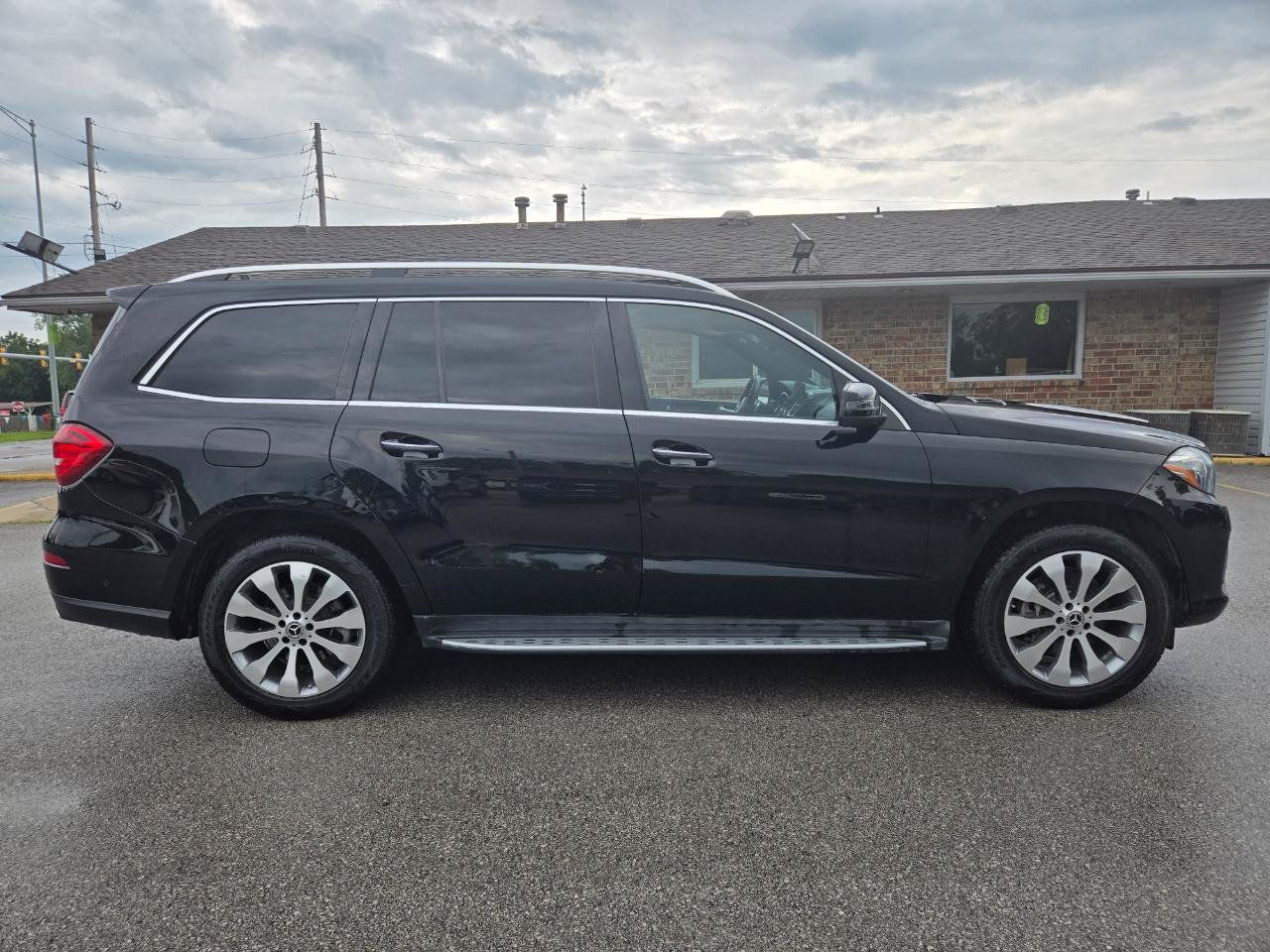 Used 2017 Mercedes-Benz GLS 450 4MATIC w/ Premium Package image 4