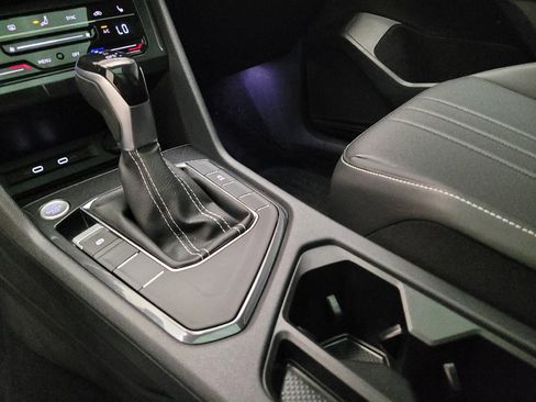 Used 2023 Volkswagen Tiguan SE w/ Panoramic Sunroof Package FWD image 26