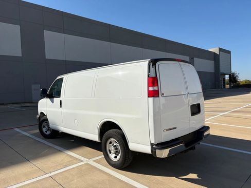 Used 2020 Chevrolet Express 2500 w/ Enhanced Convenience Package image 9