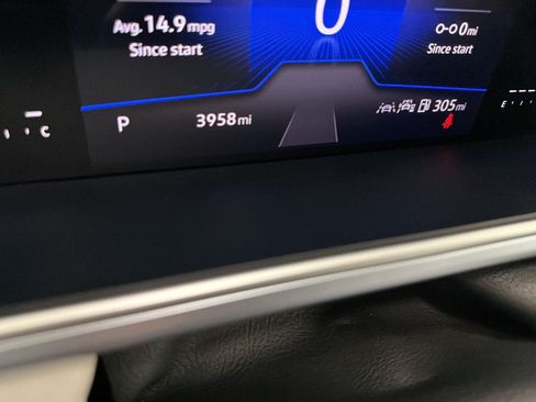 Used 2025 Volkswagen Taos SE w/ Panoramic Sunroof Package FWD image 19