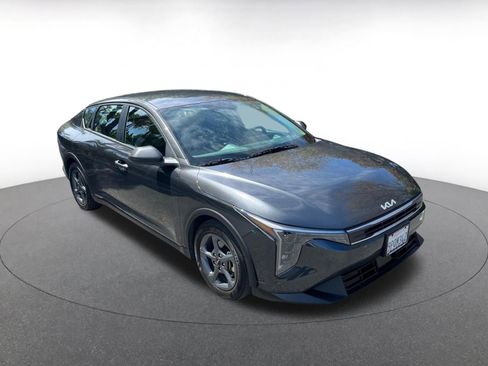 Used 2025 Kia K4 LXS image 1