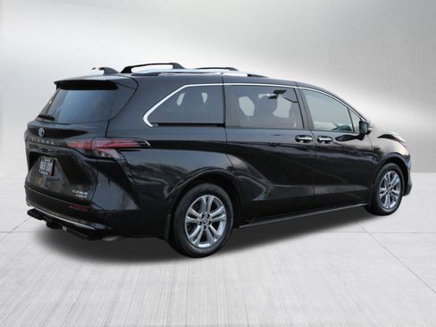 Certified 2023 Toyota Sienna Platinum image 8