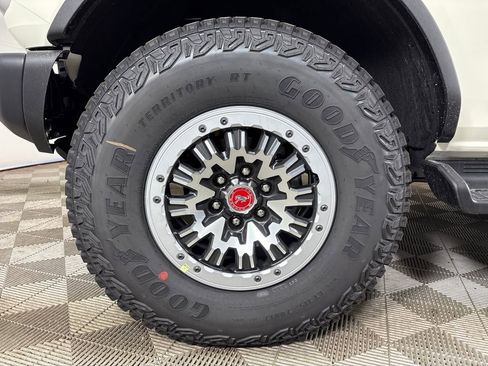 New 2026 Ford Bronco Outer Banks w/ Sasquatch Package AWD/4WD image 13