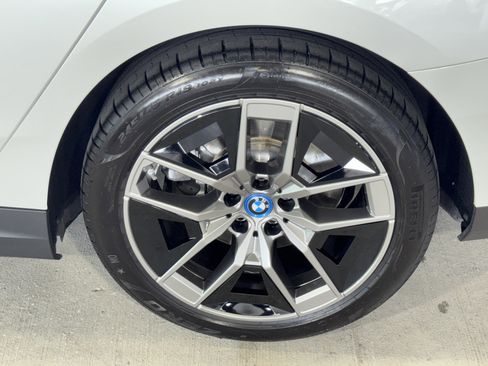 Used 2025 BMW i5 eDrive40i w/ Premium Package RWD image 36