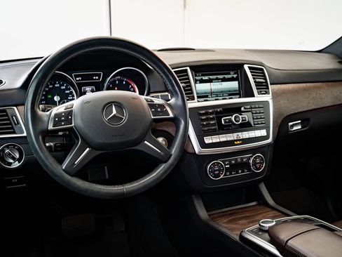 Used 2016 Mercedes-Benz GL 450 4MATIC image 4