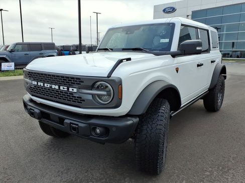 New 2025 Ford Bronco Badlands image 7