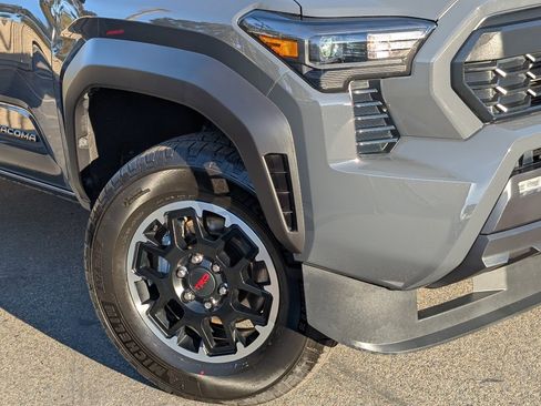 Used 2025 Toyota Tacoma TRD Off-Road image 10