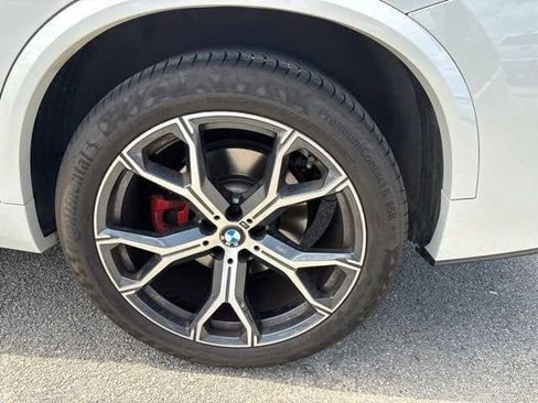 Used 2025 BMW X5 sDrive40i w/ M Sport Package RWD image 12