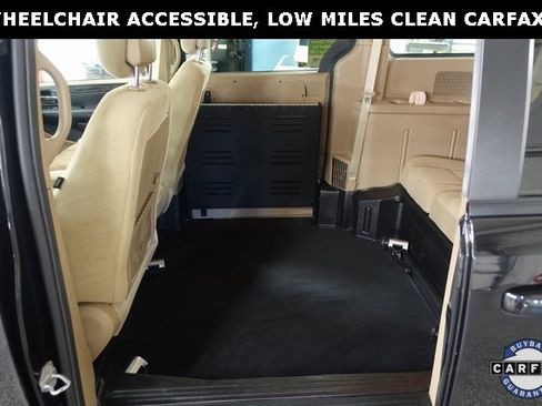Used 2015 Dodge Grand Caravan SXT w/ UConnect Hands-Free Group image 18