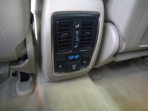 Used 2019 Jeep Grand Cherokee Overland AWD/4WD image 20