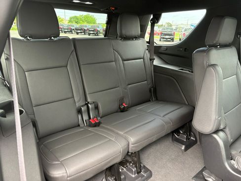 Used 2023 Chevrolet Tahoe Z71 w/ Z71 Off-Road Package AWD/4WD image 16
