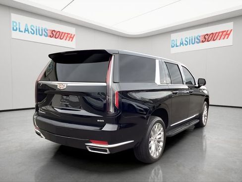 Used 2024 Cadillac Escalade ESV Premium Luxury AWD/4WD image 3