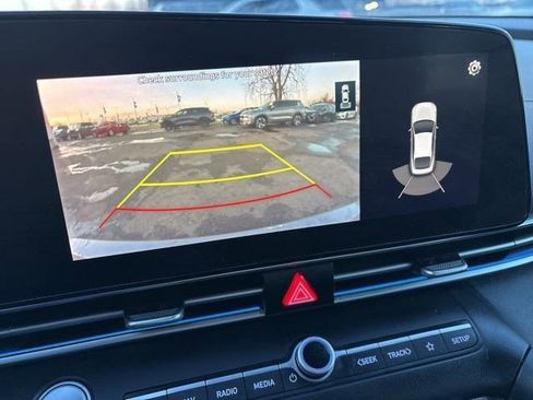 Used 2022 Hyundai Elantra Limited image 24