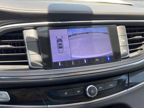 Used 2022 Buick Enclave Avenir FWD image 21