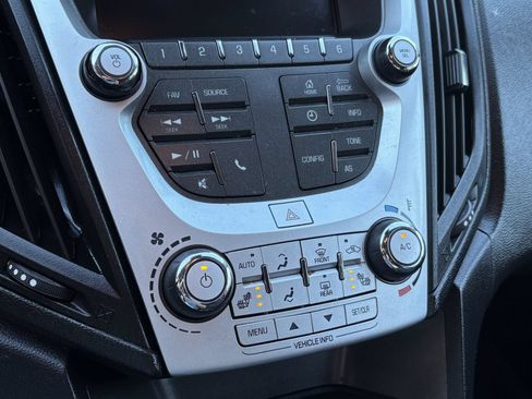 Used 2017 Chevrolet Equinox LT FWD image 28
