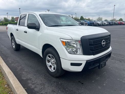 Used 2023 Nissan Titan S image 2