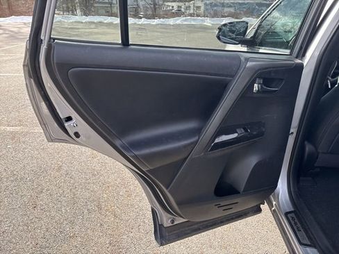 Used 2017 Toyota RAV4 SE image 18