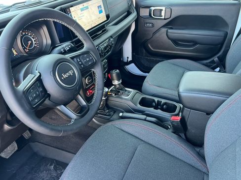 Certified 2025 Jeep Gladiator Rubicon image 11