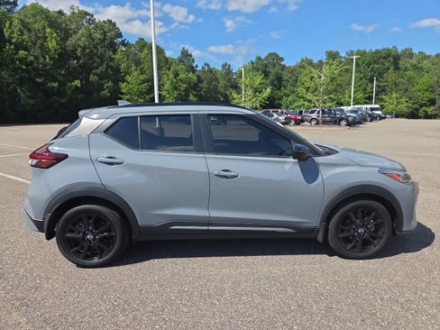 Used 2023 Nissan Kicks SR FWD image 2