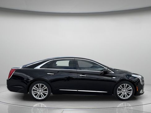 Used 2018 Cadillac XTS Luxury FWD image 2