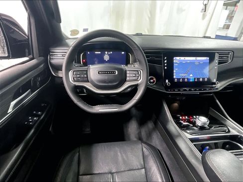 Used 2024 Jeep Wagoneer L Series II w/ Flexible Seating Group image 18