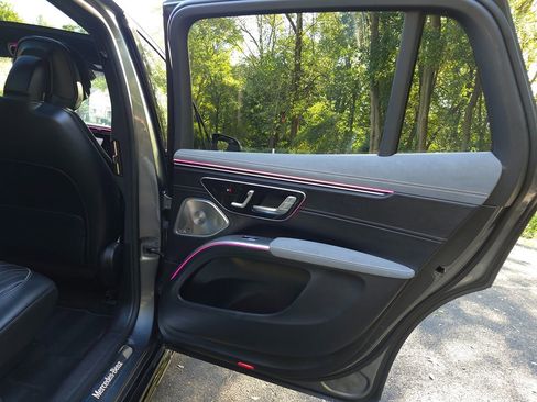 Used 2023 Mercedes-Benz EQS 580 4MATIC SUV image 33